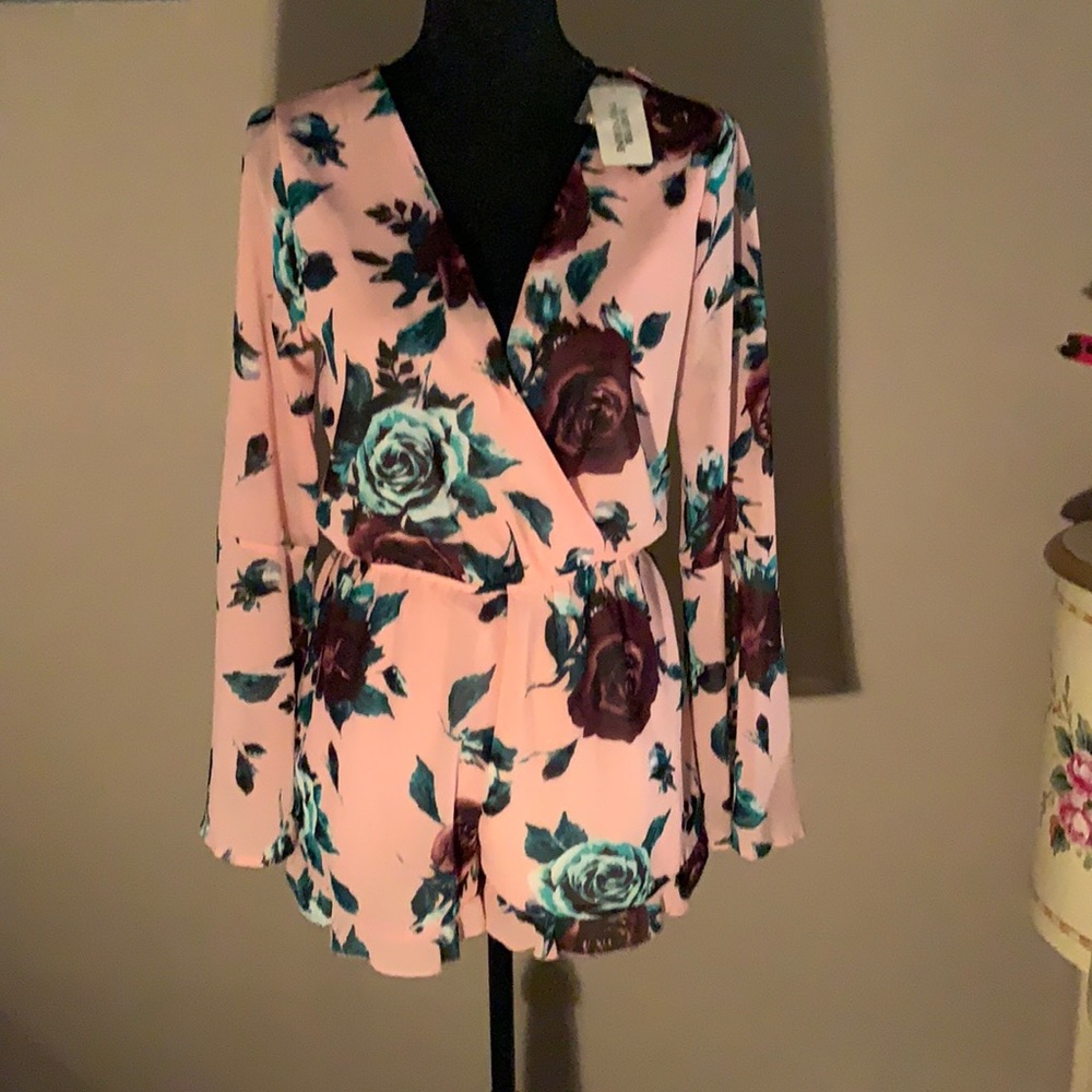 Forever 21 Floral long sleeved Romper NWT small